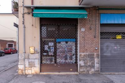 CHIUSURA MINIMARKET VIA OROBONI FERRARA
