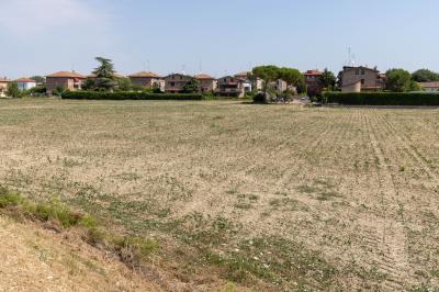 NUOVA AREA COMMERCIALE VIA CALDIROLO FERRARA