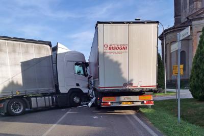 INCIDENTE SCONTRO CAMION ARGENTA