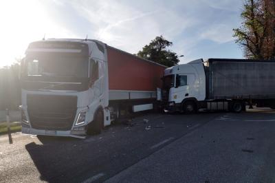 INCIDENTE SCONTRO CAMION ARGENTA