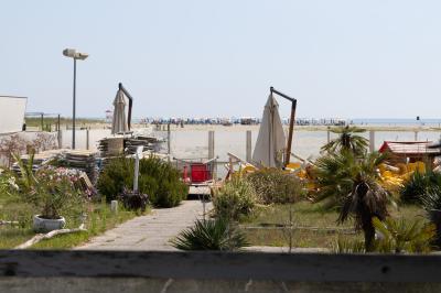 SEQUESTRO BAGNO CALYPSO LIDO ESTENSI