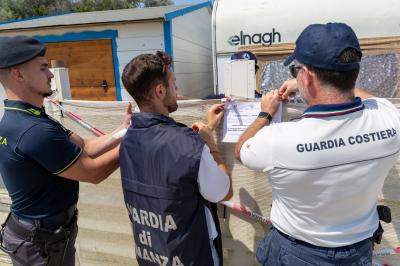SEQUESTRO BAGNO CALYPSO LIDO ESTENSI