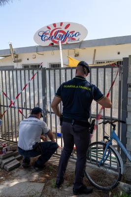 SEQUESTRO BAGNO CALYPSO LIDO ESTENSI