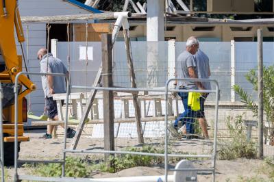 SEQUESTRO BAGNO CALYPSO LIDO ESTENSI