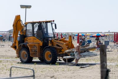 SEQUESTRO BAGNO CALYPSO LIDO ESTENSI