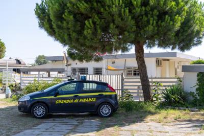 SEQUESTRO BAGNO CALYPSO LIDO ESTENSI