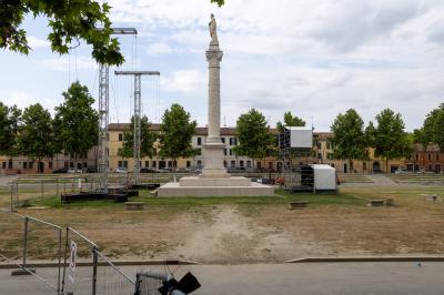PIAZZA ARIOSTEA DOPO IL FERRARA SUMMER FESTIVAL