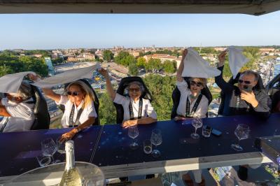 DINNER IN THE SKY FERRARA