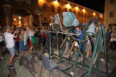 CAMPANE PRO GAZA PIAZZA CATTEDRALE