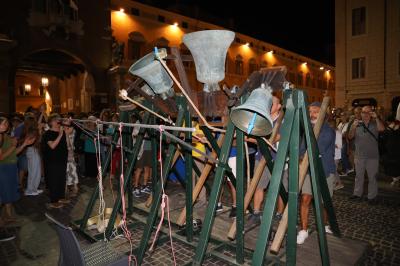 CAMPANE PRO GAZA PIAZZA CATTEDRALE