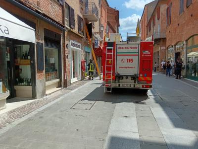 INCENDIO VIA MAZZINI FERRARA