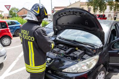 INCENDIO AUTO VIA PIOPPA PONTEGRADELLA