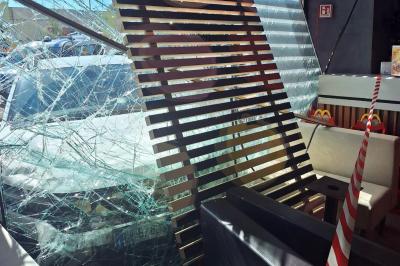 AUTO CONTRO MCDONALD'S FERRARA
