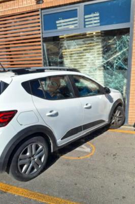 AUTO CONTRO MCDONALD'S FERRARA