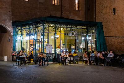CENTRO STORICO DI FERRARA DI SERA