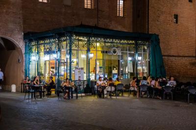 CENTRO STORICO DI FERRARA DI SERA