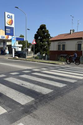 ATTRAVERSAMENTO PEDONALE VIA COMACCHIO