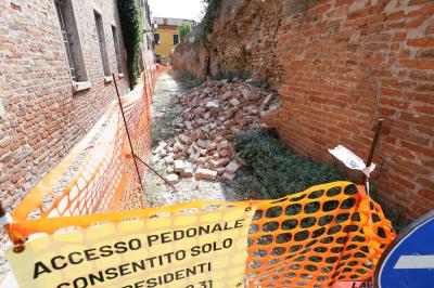 SITUAZIONE CROLLO MURO VIA MELLONE
