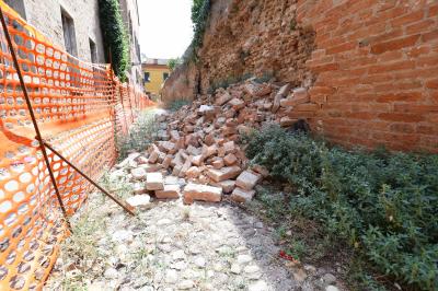 SITUAZIONE CROLLO MURO VIA MELLONE