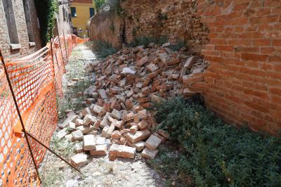 SITUAZIONE CROLLO MURO VIA MELLONE
