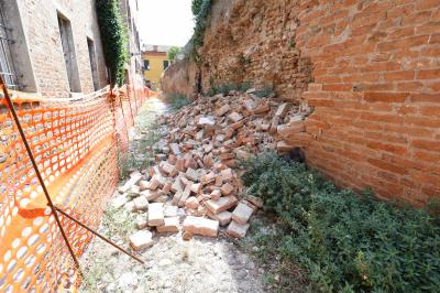 SITUAZIONE CROLLO MURO VIA MELLONE