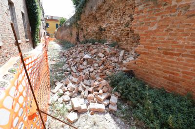 SITUAZIONE CROLLO MURO VIA MELLONE