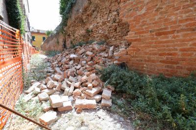 SITUAZIONE CROLLO MURO VIA MELLONE