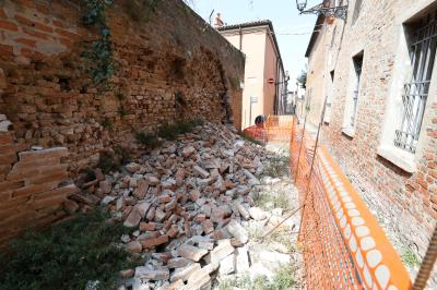 SITUAZIONE CROLLO MURO VIA MELLONE