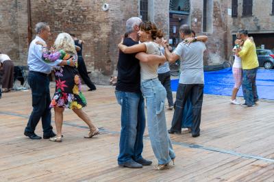 TANGO PIAZZETTA SAN NICOLO' FERRARA