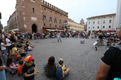 APERTURA BUSKERS FESTIVAL FERRARA