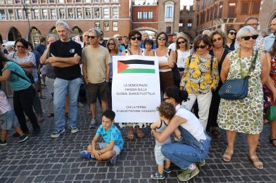 MANIFESTAZIONE PRO PAL PIAZZA CATTEDRALE