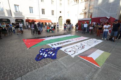 MANIFESTAZIONE PRO PAL PIAZZA CATTEDRALE
