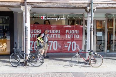 CHIUSURA NEGOZIO CHAMPION FERRARA