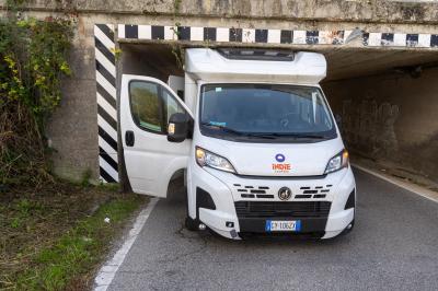 CAMPER INCASTRATO VIA TRAVERSAGNO