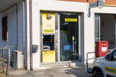 ASSALTO POSTAMAT POSTE VOGHIERA