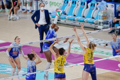 IGOR GORGONZOLA NOVARA - PROSECCO DOC CARRARO IMOCO CONEGLIANO