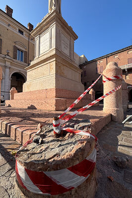 FITTONE STATUA SAVONAROLA ABBATTUTO