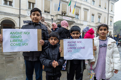 MANIFESTAZIONE PAKISTANI PORTOMAGGIORE