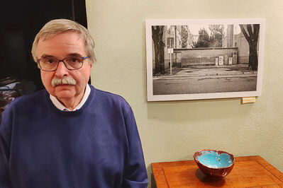 MOSTRA VADO A PRENDERE IL GIORNALE DI ULRICH WIENAND