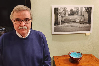 MOSTRA VADO A PRENDERE IL GIORNALE DI ULRICH WIENAND