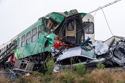SCONTRO TRENO CAMION SENETICA