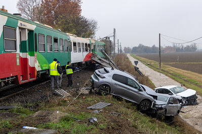 SCONTRO TRENO CAMION SENETICA