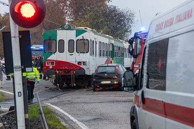 SCONTRO TRENO CAMION SENETICA