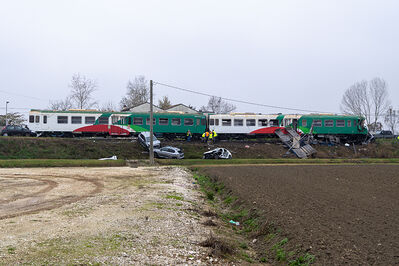 SCONTRO TRENO CAMION SENETICA