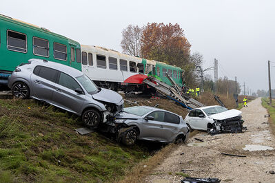 SCONTRO TRENO CAMION SENETICA