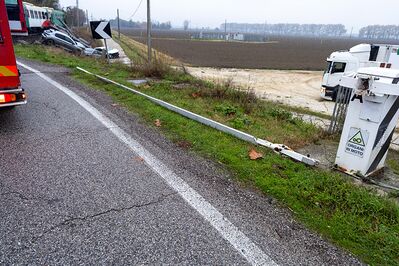 SCONTRO TRENO CAMION SENETICA