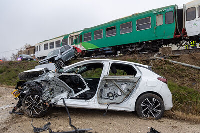 SCONTRO TRENO CAMION SENETICA