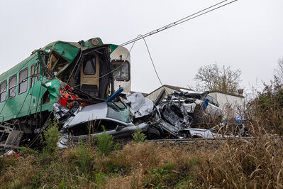 SCONTRO TRENO CAMION SENETICA