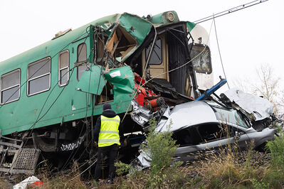 SCONTRO TRENO CAMION SENETICA