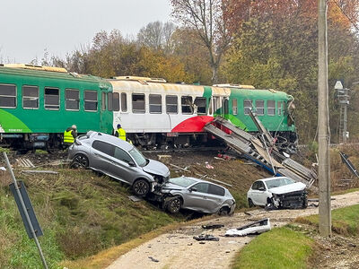 SCONTRO TRENO CAMION SENETICA